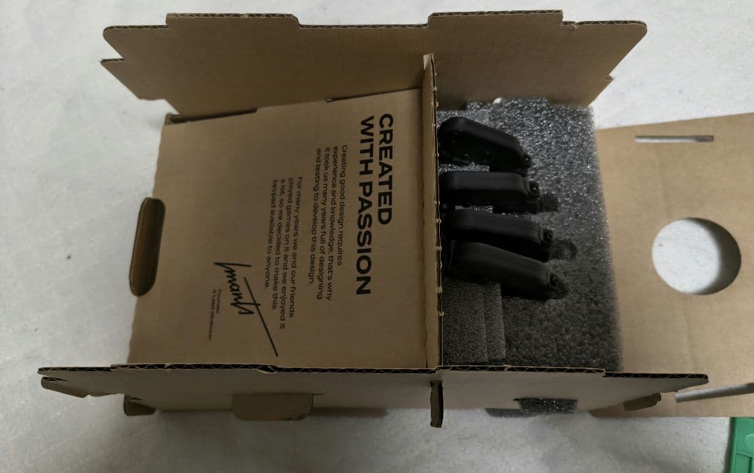 Azeron Cyborg II スタンド付