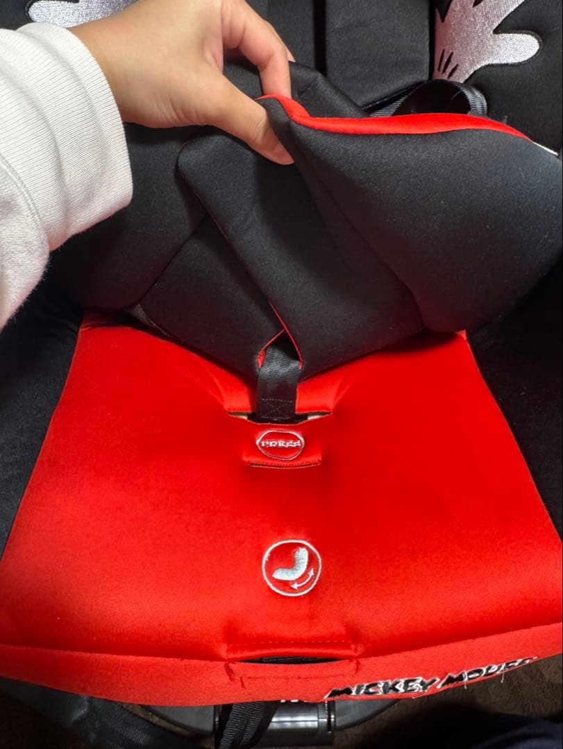 美品　ミッキーマウス　チャイルドシート　西松屋