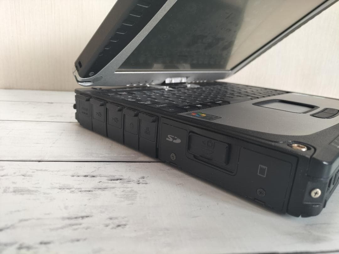 TOUGHBOOK CF-18 10.4型/落下や衝撃、水、埃に強い堅牢PC 1