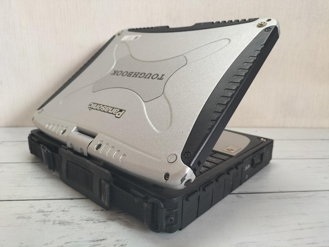 TOUGHBOOK CF-18 10.4型/落下や衝撃、水、埃に強い堅牢PC 1