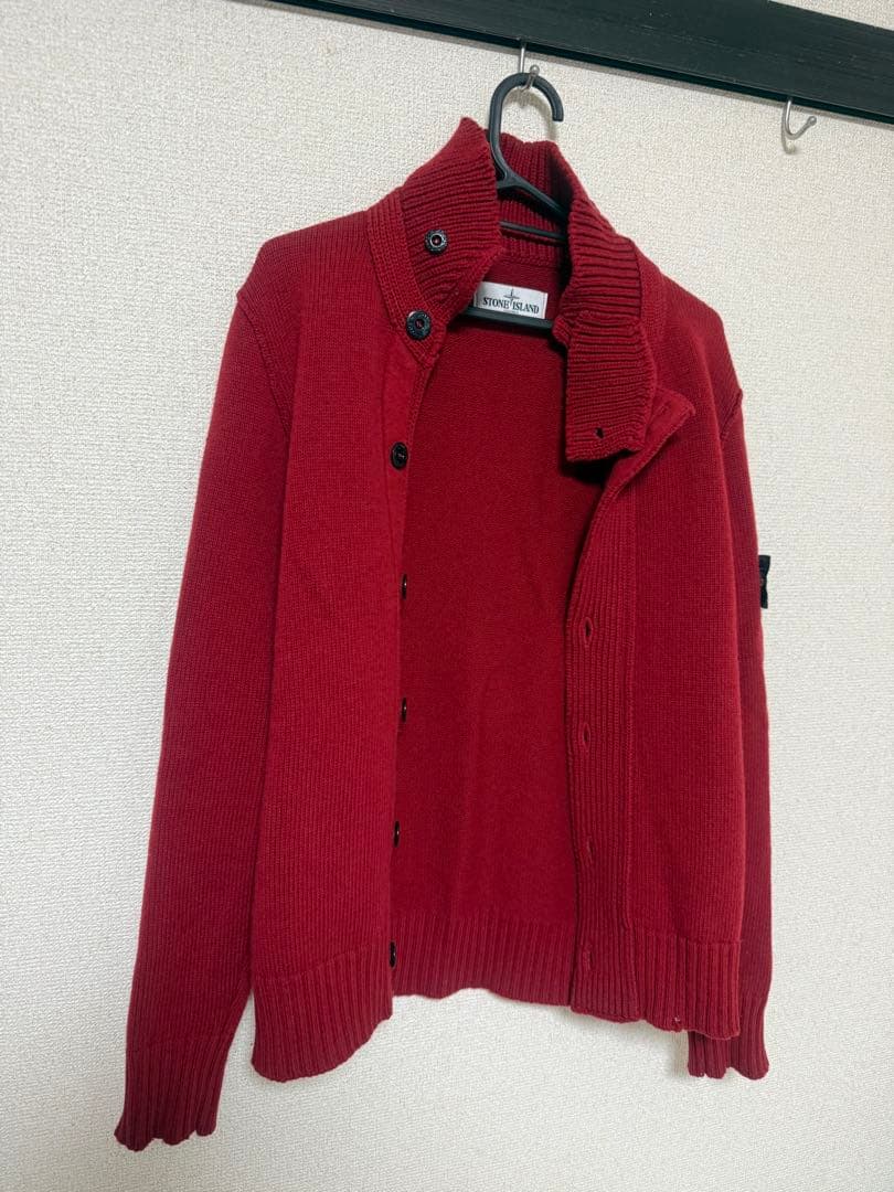 Stone  赤 ボタン付きカーディガン ニット