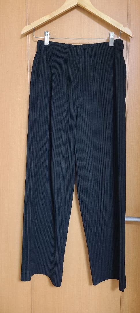 HOMME PLISSÉ ISSEY MIYAKE プリーツパンツ 黒 1