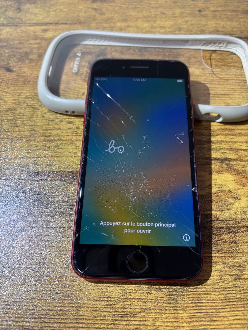 【ジャンク】iPhone SE (第2世代) 赤色 画面&カメラひび割れ