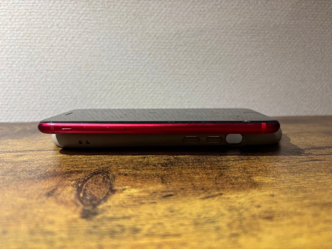 【ジャンク】iPhone SE (第2世代) 赤色 画面&カメラひび割れ