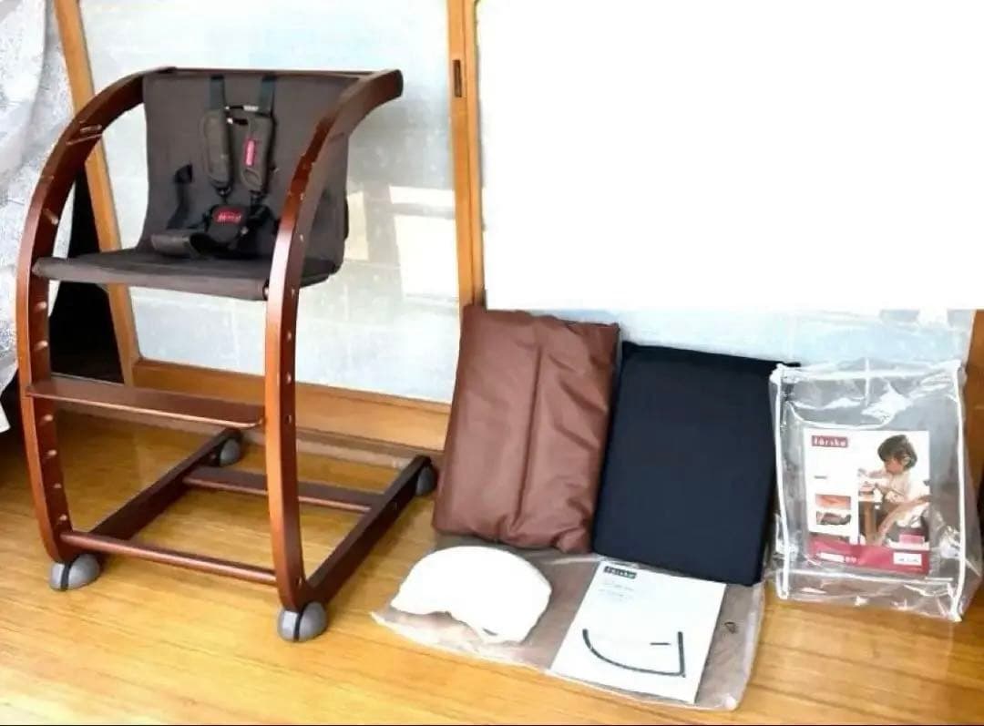 ファルスカ　スクロールチェアープラス　別売のレザークッション付き✨　ベビーチェア