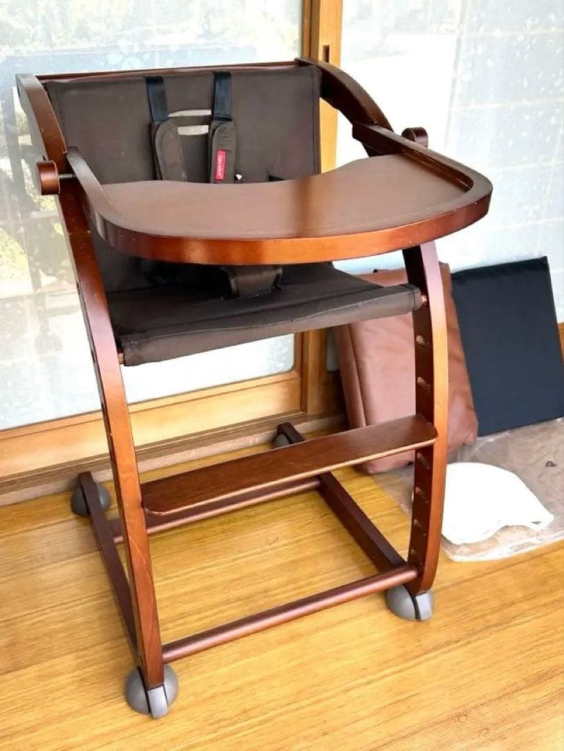 ファルスカ　スクロールチェアープラス　別売のレザークッション付き✨　ベビーチェア