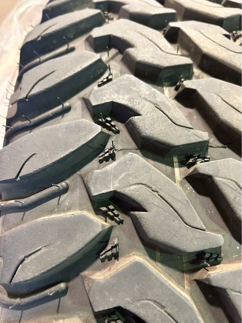 タイヤ・ホイール RENEGADE R7 RADAR