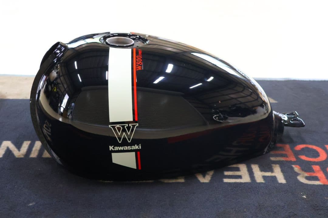 W800ストリート　純正燃料タンク　フューエルタンク