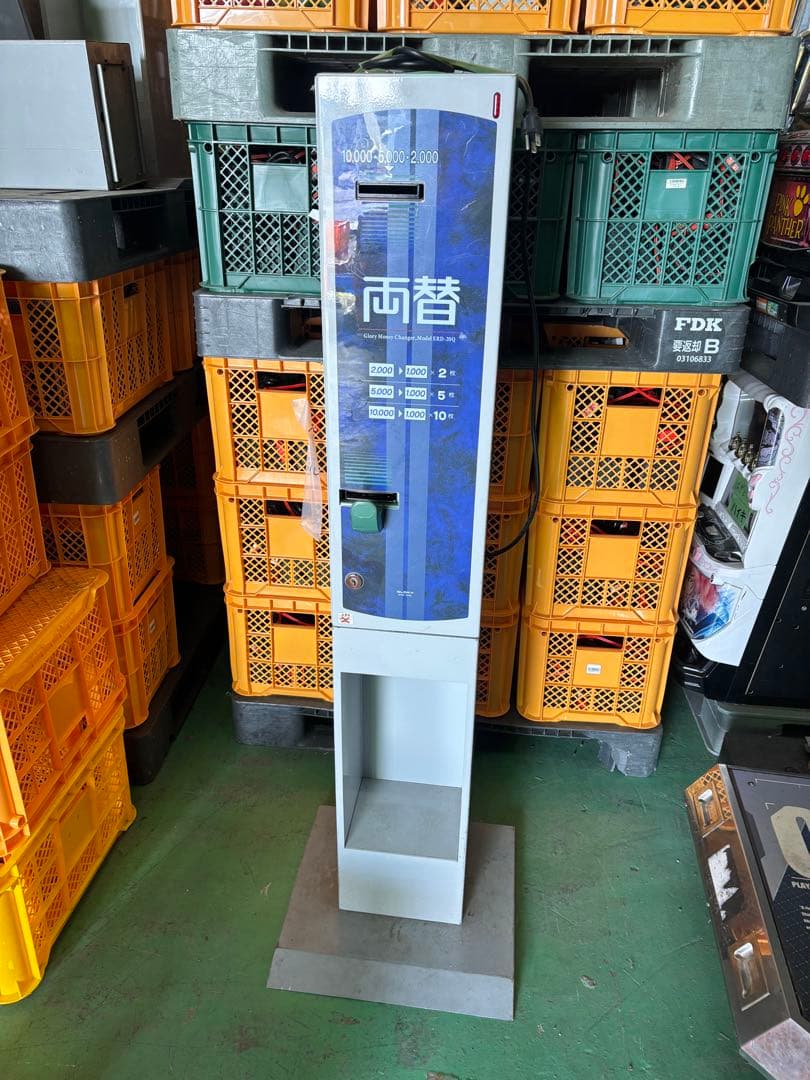 両替機 ERD-20Q 新紙幣対応 動作確認済み　架台付き！ ②