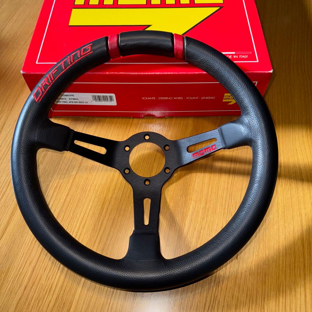 MOMO製ステアリング　ドリフティング 33パイ