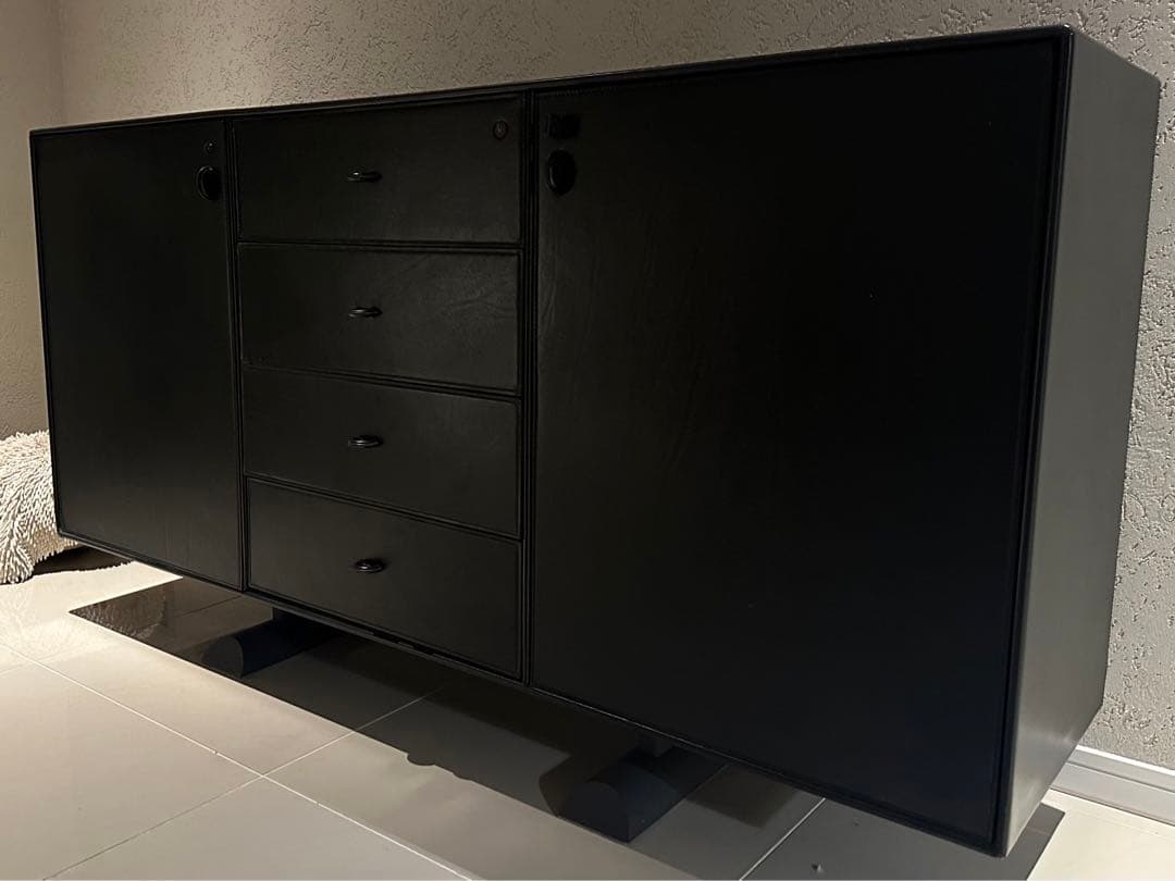 レザー/サイドボード