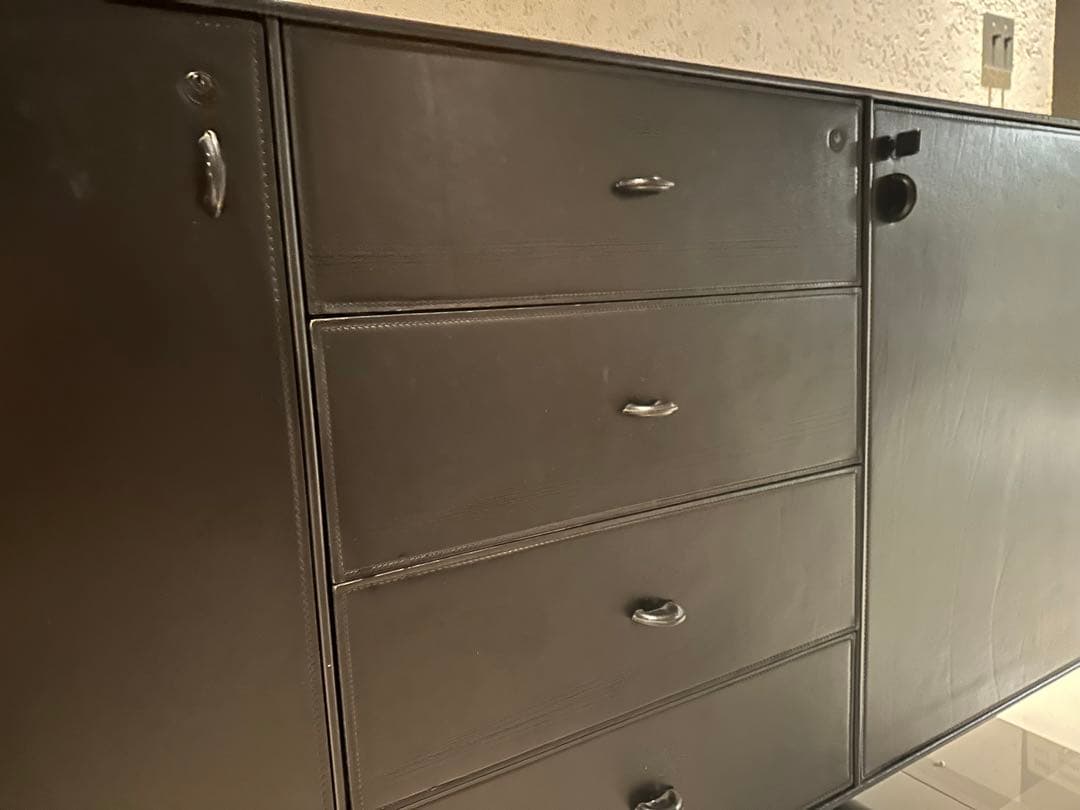 レザー/サイドボード