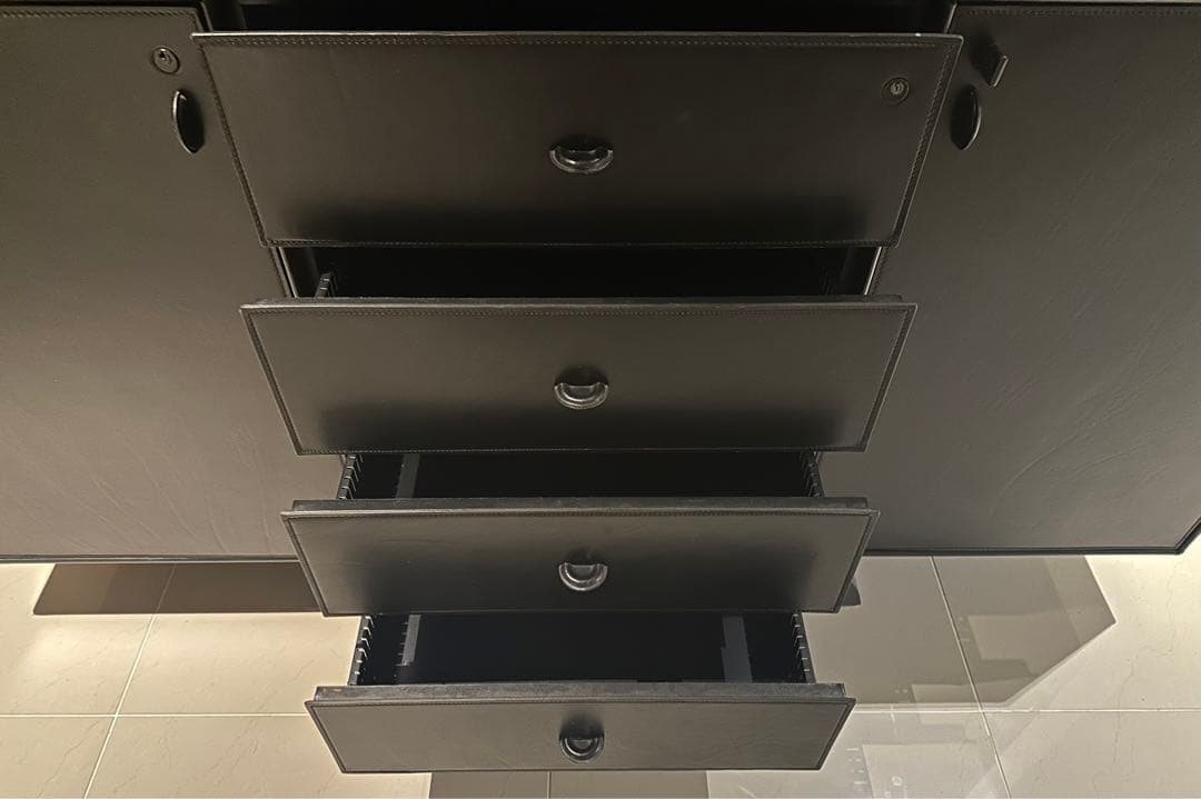 レザー/サイドボード