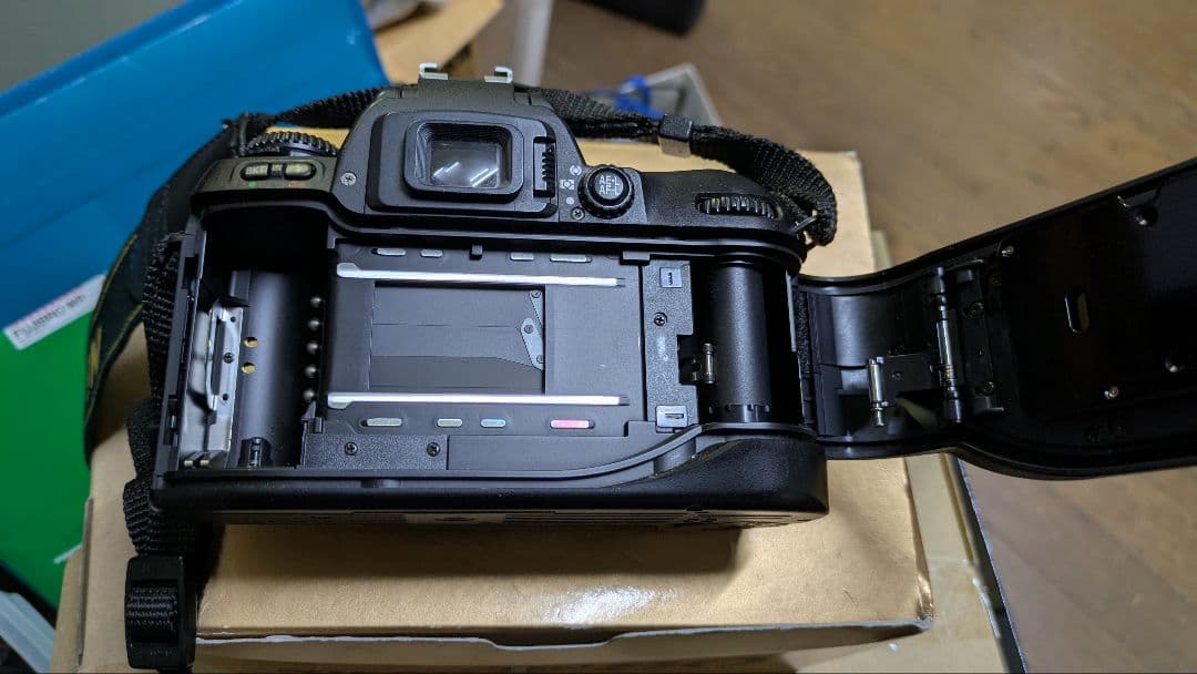 Nikon F80 フィルム一眼レフカメラ