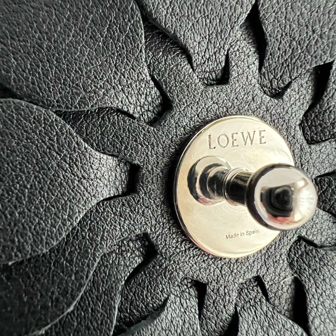 美品　LOEWE　ロエベ　チャーム　スタッドフラワー　レザー　ブラック　花