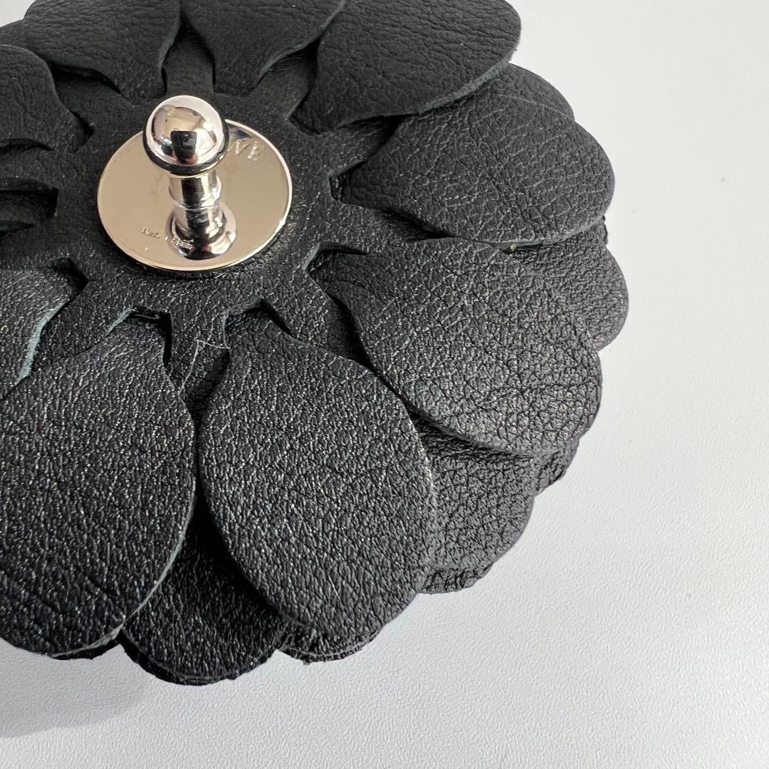 美品　LOEWE　ロエベ　チャーム　スタッドフラワー　レザー　ブラック　花