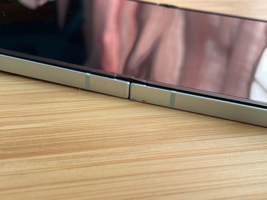 Galaxy Z Flip6 本体(画面故障)