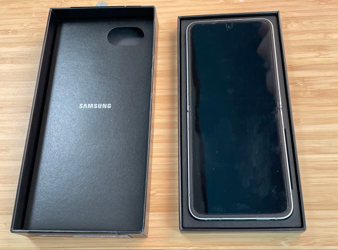 Galaxy Z Flip6 本体(画面故障)