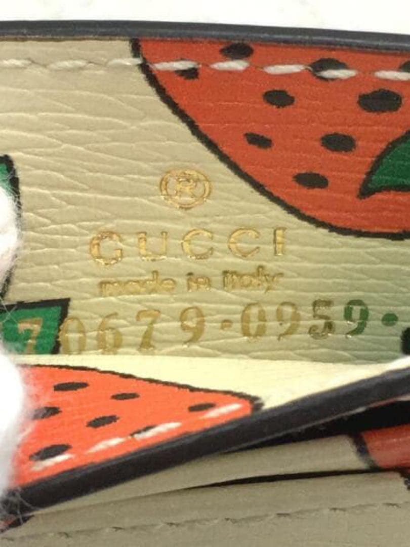 GUCCIズゥミ　ホースビット　いちご　定期入れ