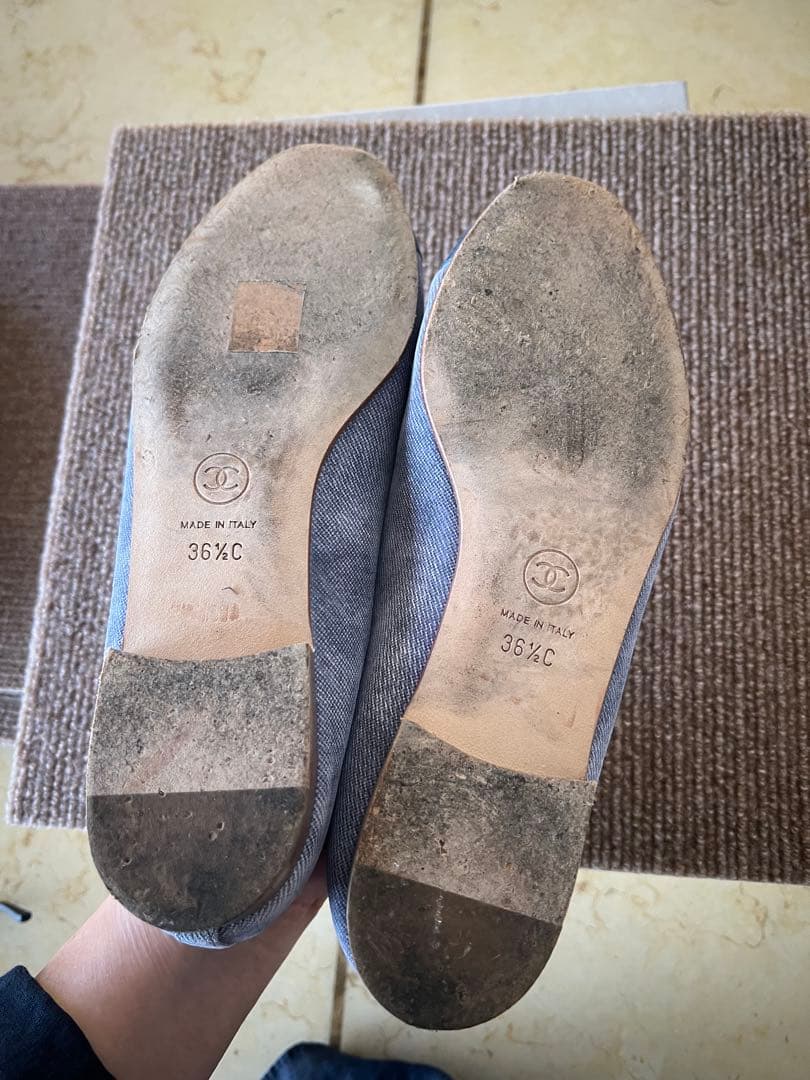TOP　CHANEL グレー フラットシューズ