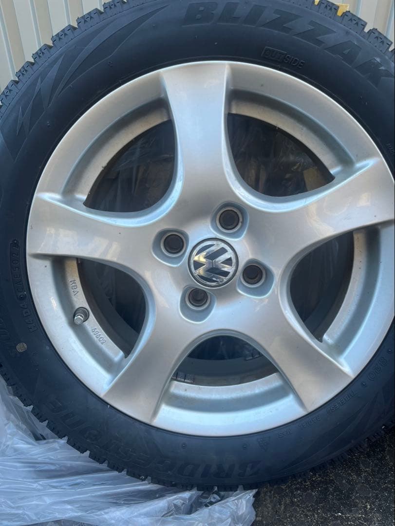 23年製　BS VRX2 185/55R15 82Q & VW UP ホイール