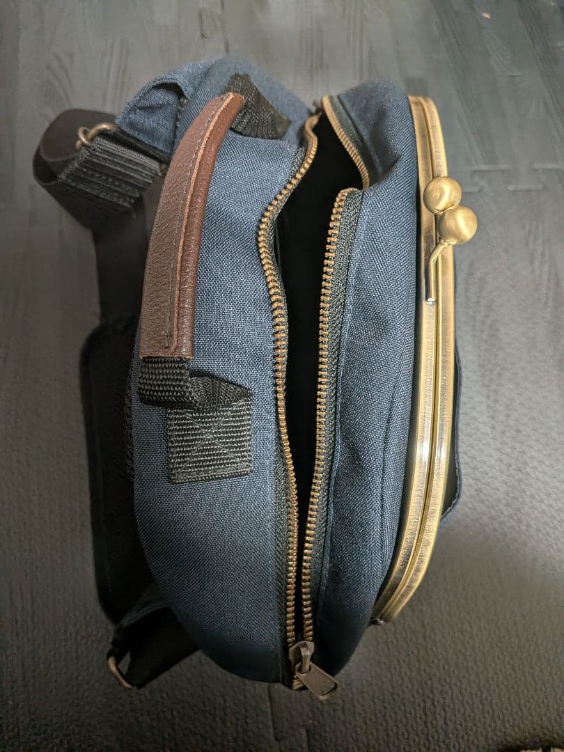 アヤノコウジ ブラックレーベル がま口 ポシェット型 ボディバッグ