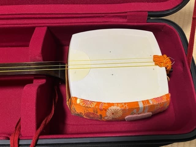 【美品】三味線 本体 和柄装飾付き