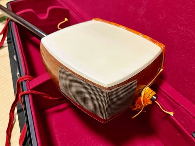 【美品】三味線 本体 和柄装飾付き