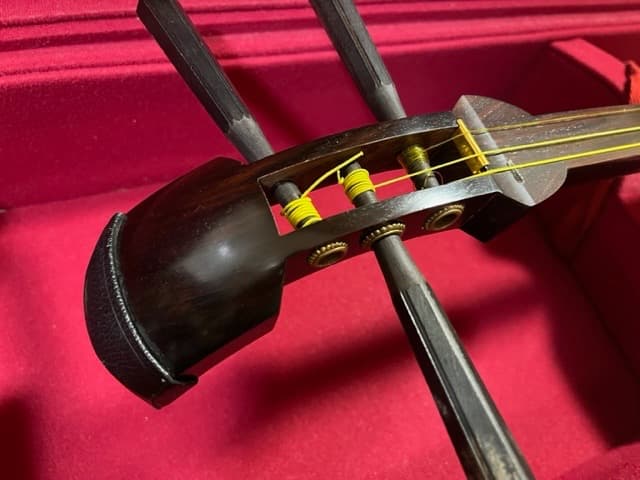 【美品】三味線 本体 和柄装飾付き