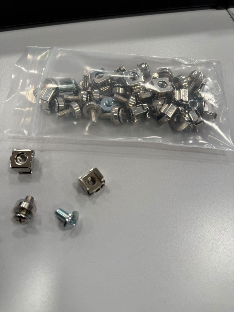 サーバーラック棚板 1U スリット付 奥行700mm　StarTech