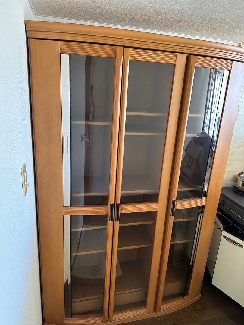 ガラス扉付きコーナー収納棚