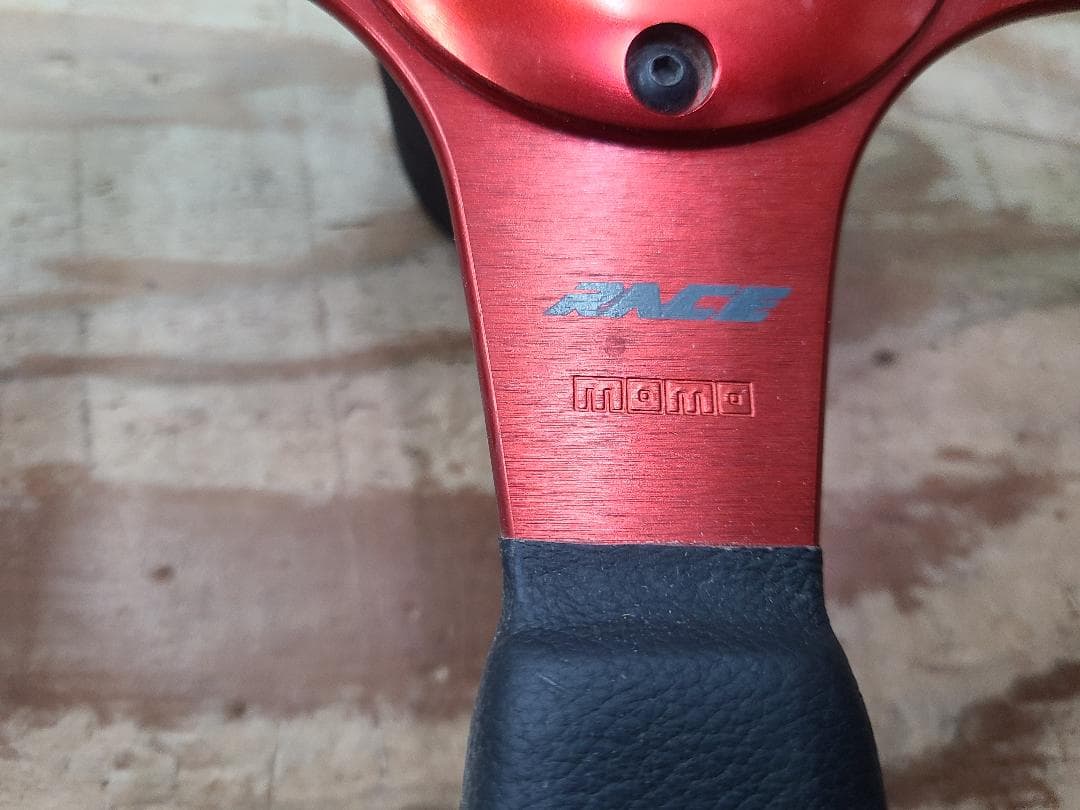 MOMO RACE ステアリング　メタリックレッド　TYP D35