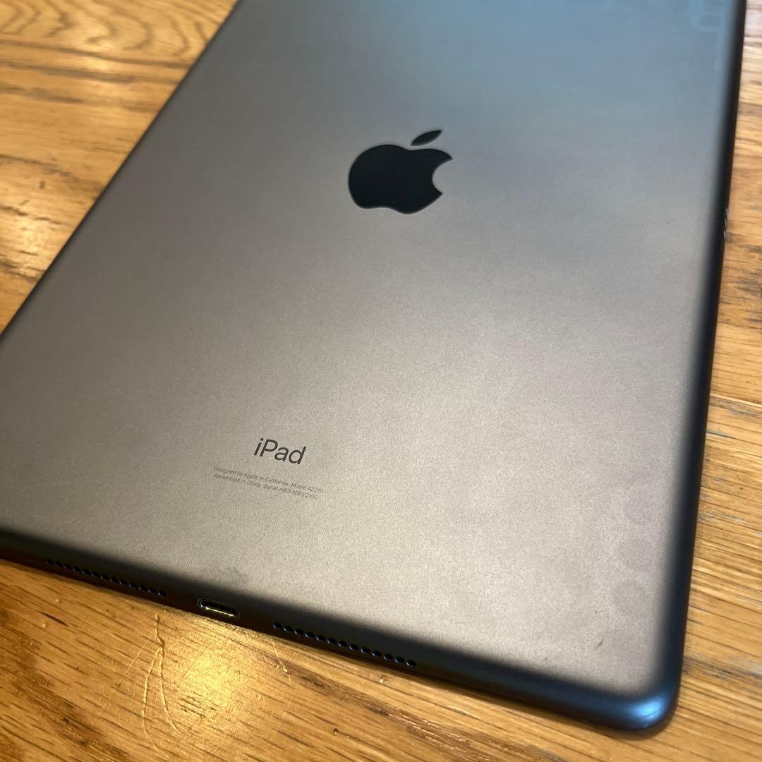 Apple iPad 本体　第8世代