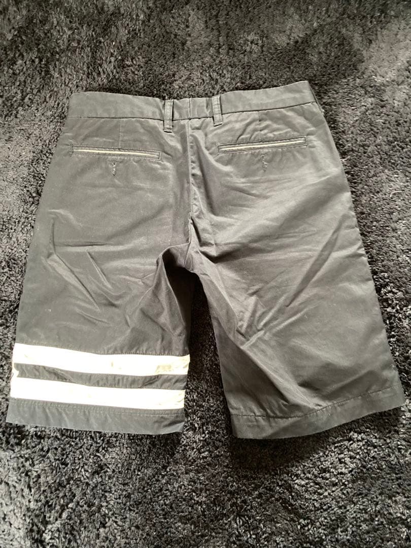 【レオン】MONCLER ブラックショートパンツ ストライプ　48