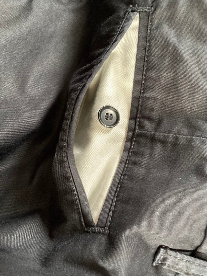 【レオン】MONCLER ブラックショートパンツ ストライプ　48