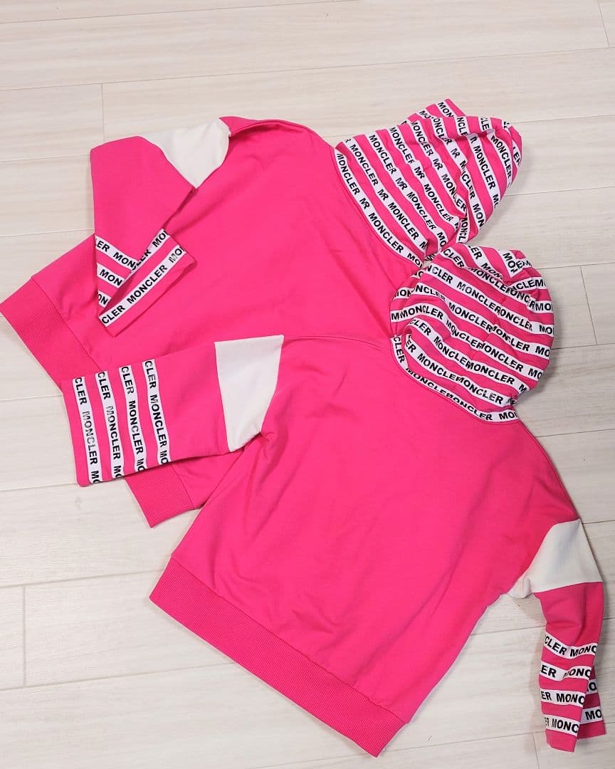 モンクレール フード付きトレーナー サイズ4&8 姉妹お揃い　タグ付き