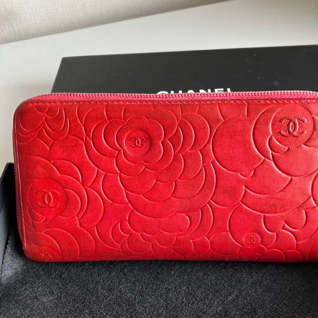CHANEL フラワーエンボス レッド長財布