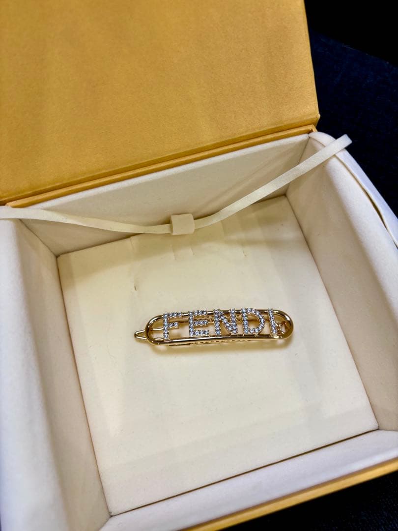 【新品未使用】FENDI クリスタルヘアクリップ