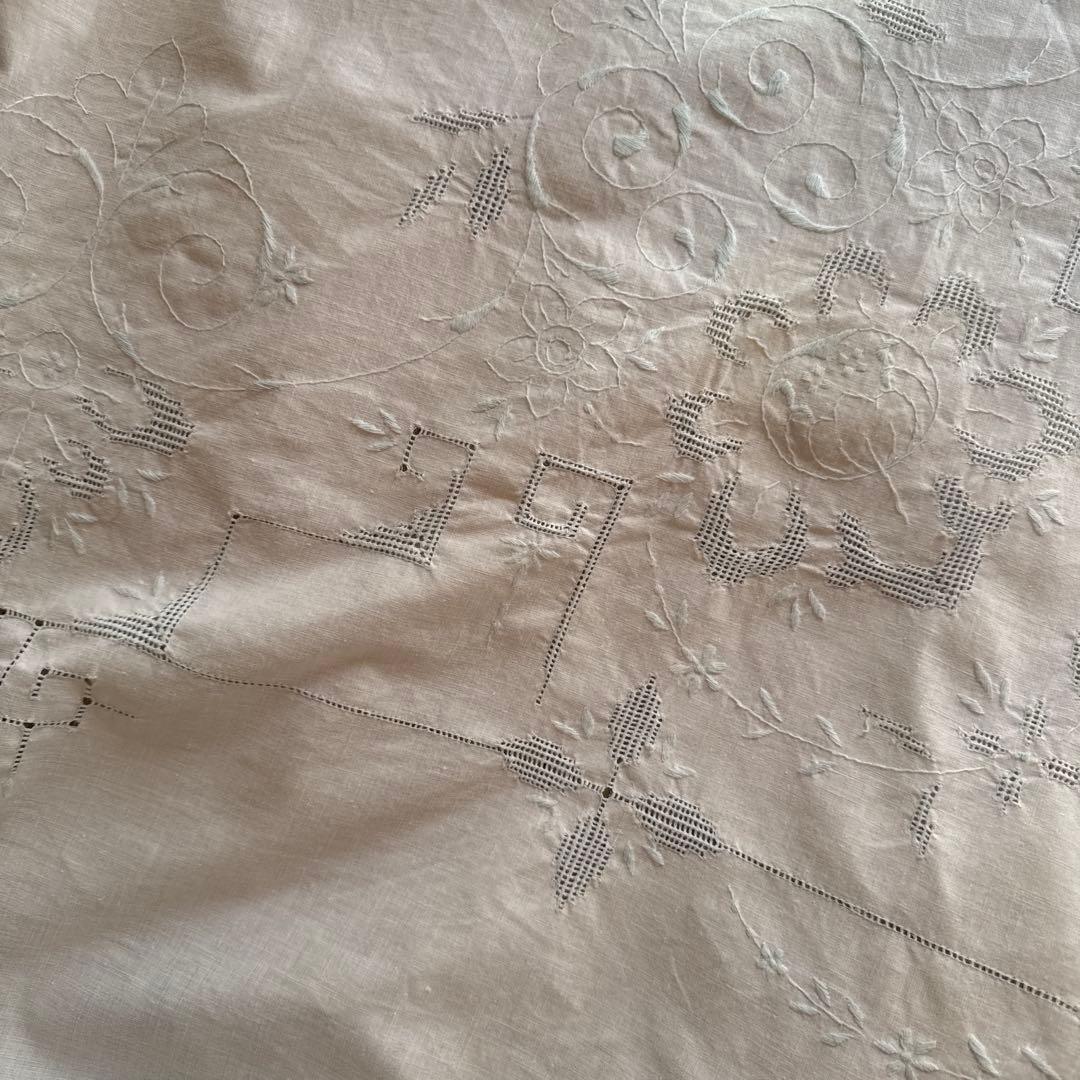 SALE❣️フランスアンティークஐ⋆* 淡ブルーの花刺繍のベッドカバー