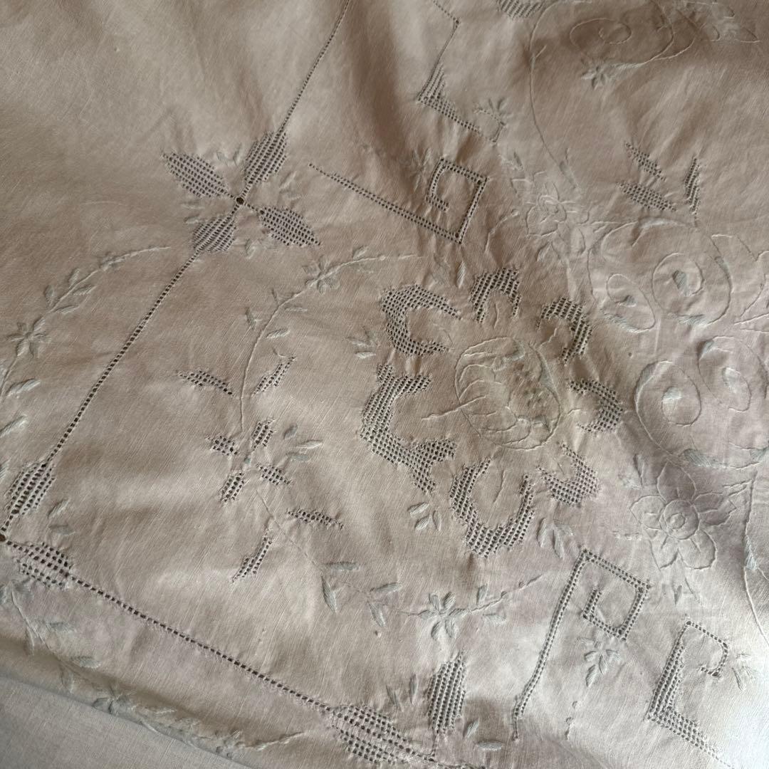 SALE❣️フランスアンティークஐ⋆* 淡ブルーの花刺繍のベッドカバー