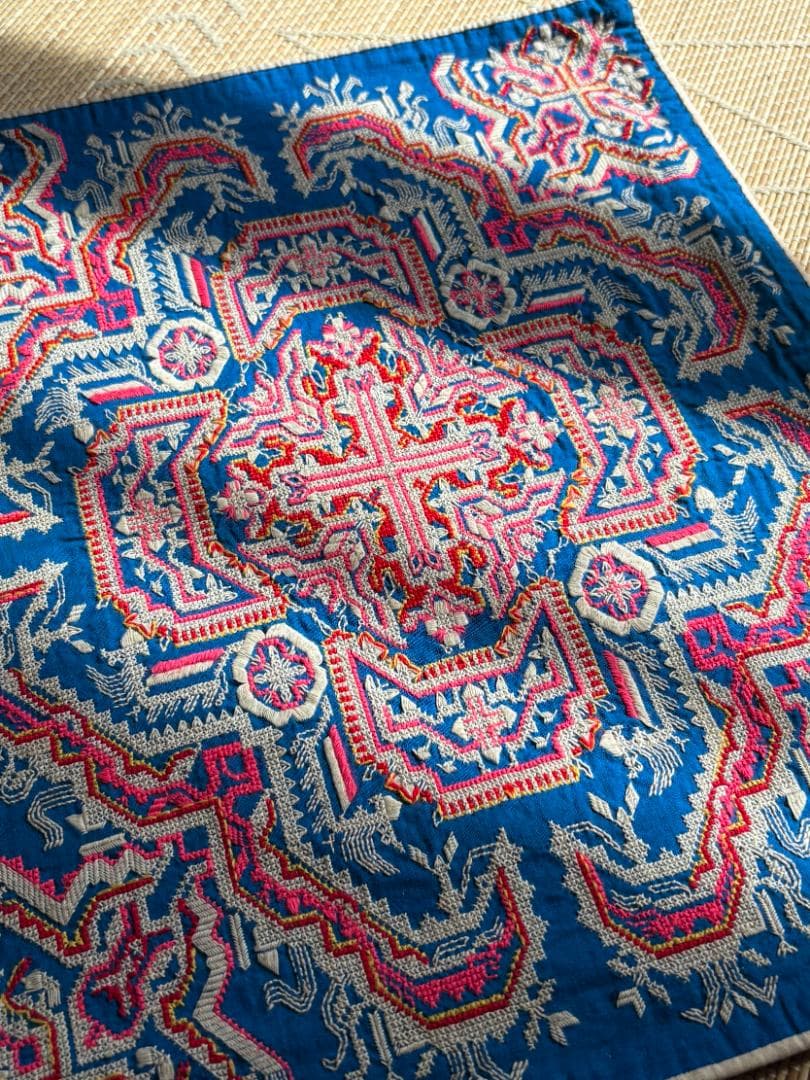 苗族手刺繍ベビーキャリア布・花文様・1980年代ヴィンテージ