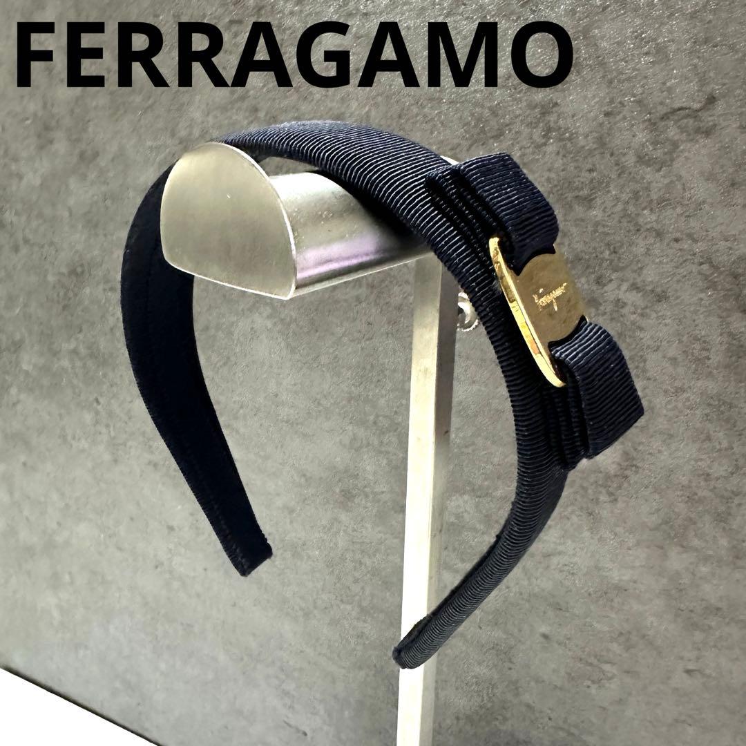 美品✨定番✨FERRAGAMO ヴァラ カチューシャ ネイビー×ゴールド