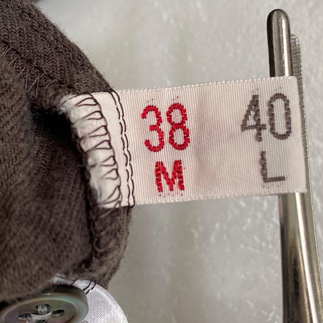 A18443 マドモアゼルノンノン スタンドカラーピンタックブラウス 茶系 38