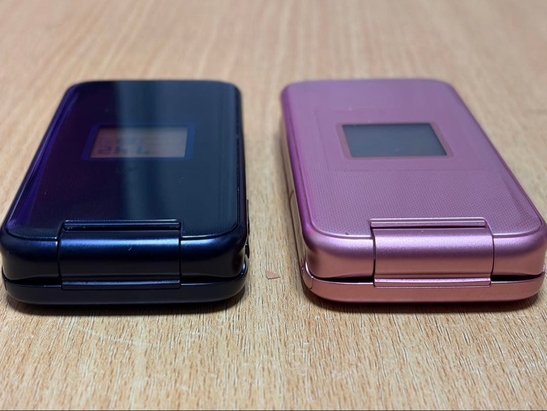 【２台】らくらくホン SIM解除済み F-02J ガラケー 携帯電話 紺 ピンク