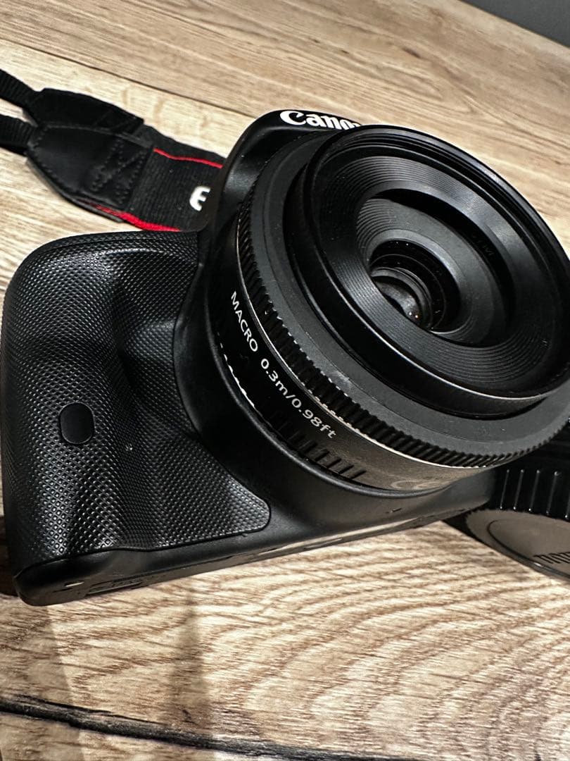 Canon EOS Kiss X7 ボディ＋単焦点レンズ2本セット