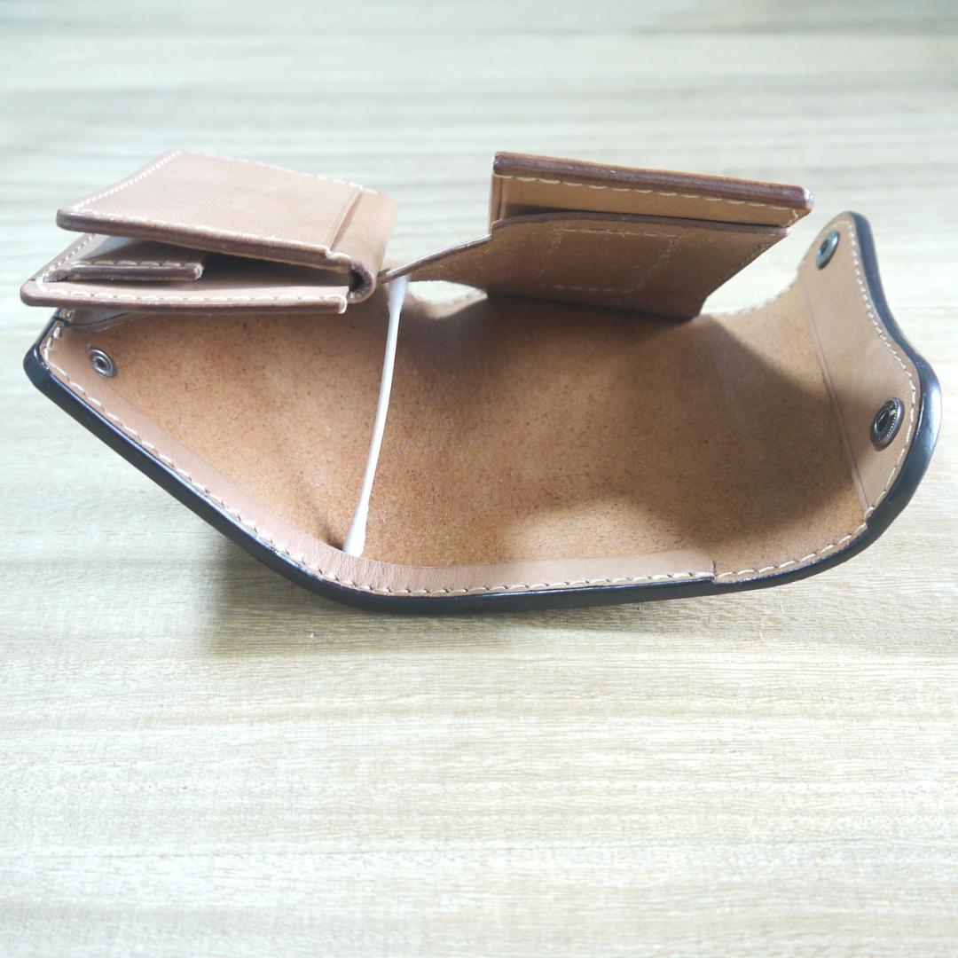 栃木レザー　セミアニリン染めスムースヌメ　ミドルウォレット　キャメル/生成り