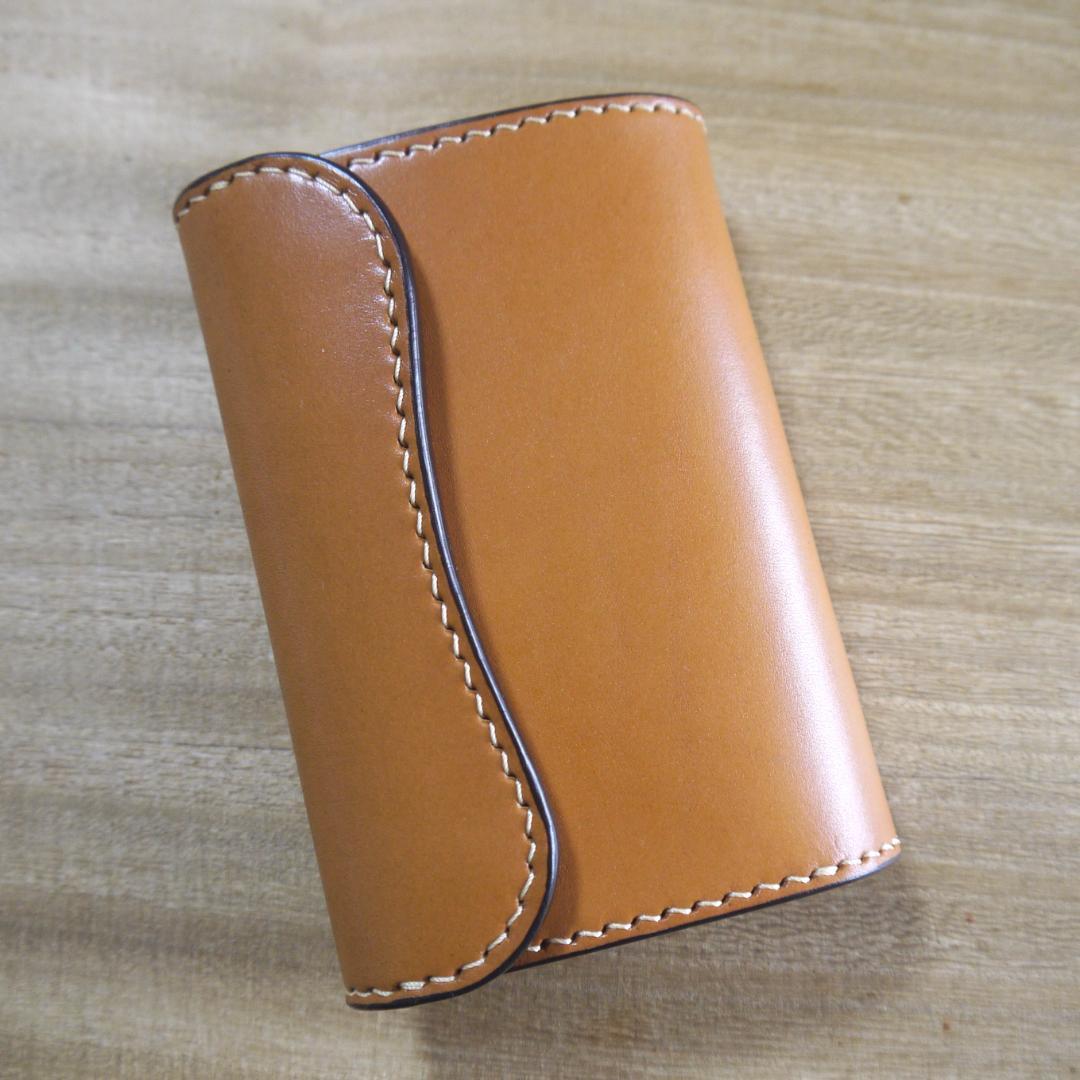 栃木レザー　セミアニリン染めスムースヌメ　ミドルウォレット　キャメル/生成り
