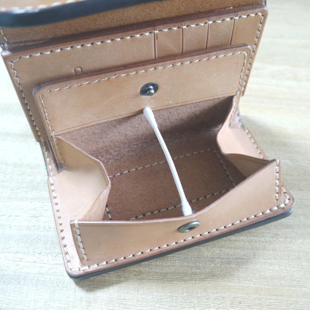 栃木レザー　セミアニリン染めスムースヌメ　ミドルウォレット　キャメル/生成り