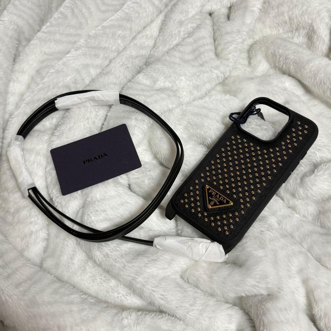 PRADA スタッズ付きレザーiPhone16proケース