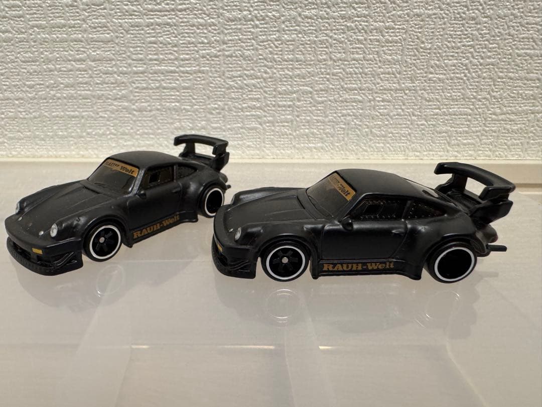 ホットウィール　ポルシェ930 RWB2台セット。